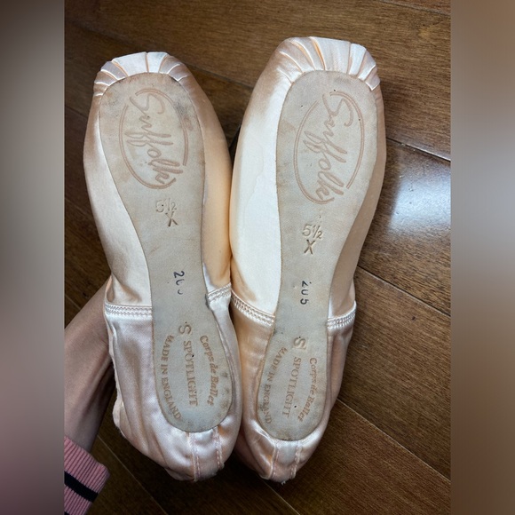 Suffolk 5.5 X Spotlight Ballet Shoes England in Peach - Picture 3 of 10